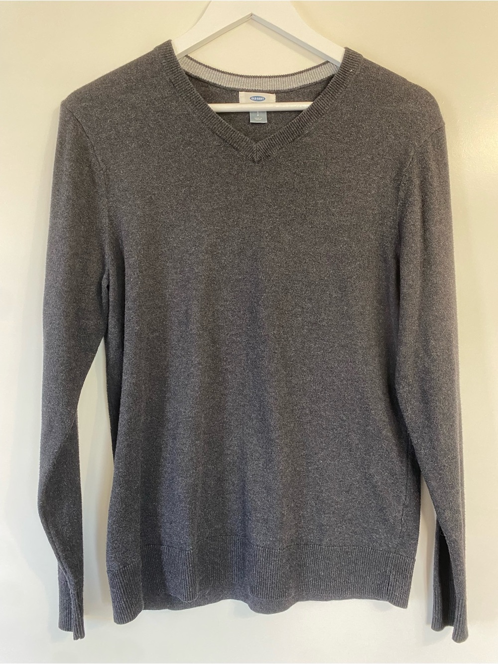 Old Navy Women's V-Neck Sweater in Heather Gray